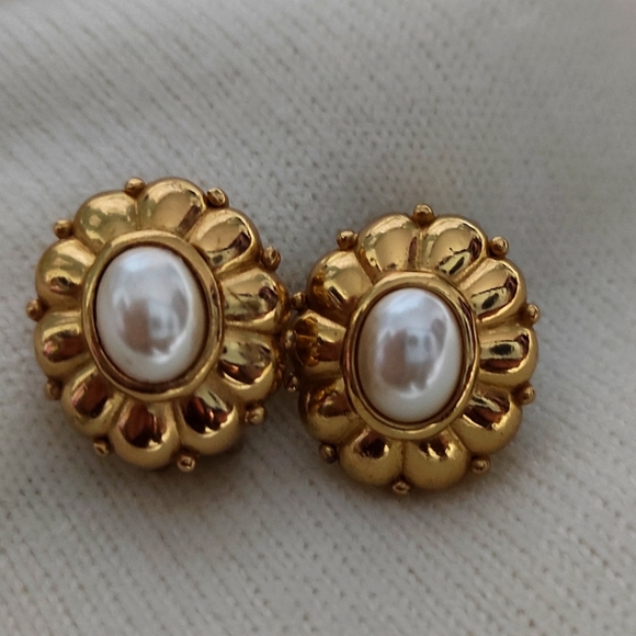 Burberry vintage clip earrings - Picture 1 of 3